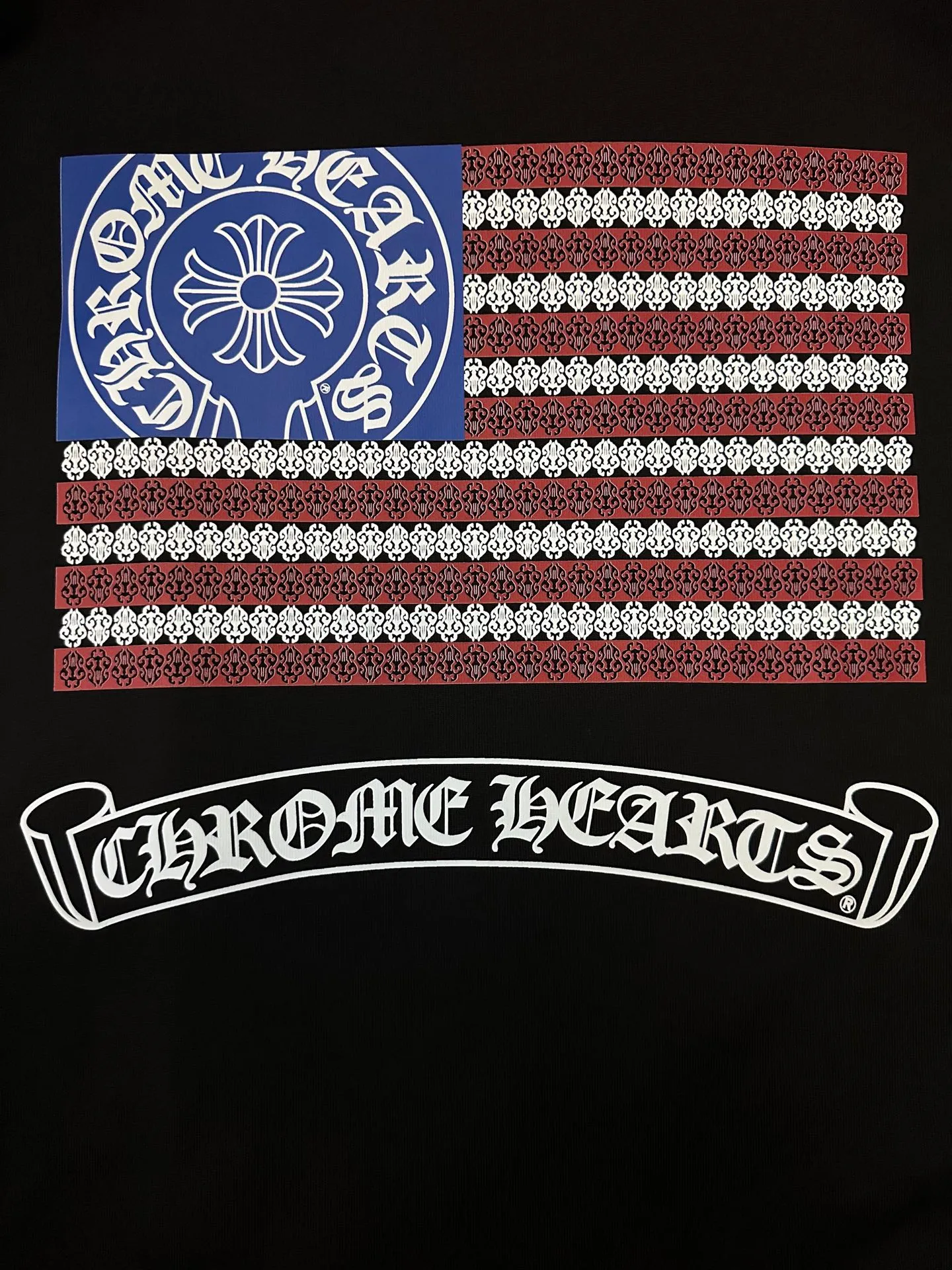 P260 Chrome Hearts 25ss Sanskrit flag printed round neck short-sleeved T-shirt. Fabric is high-definition and super heavy. Cotton double yarn compact Xinjiang cotton. Weight 400g. Paired with 2*2 Salona ribs. 420g. Clean cloth. Clear texture. Tight feel. Stiff. High color fastness. No deformation. No discoloration. Customized hardware. Threads. Accessories. Alignment. Uniform for men and women. -Color: Black White -Size: XS S M L XL